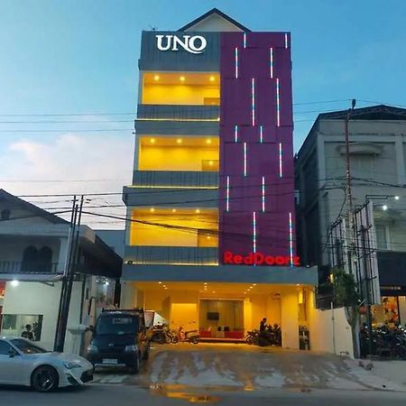 Reddoorz Plus @ Uno Jalan Merak Samarinda Exterior photo