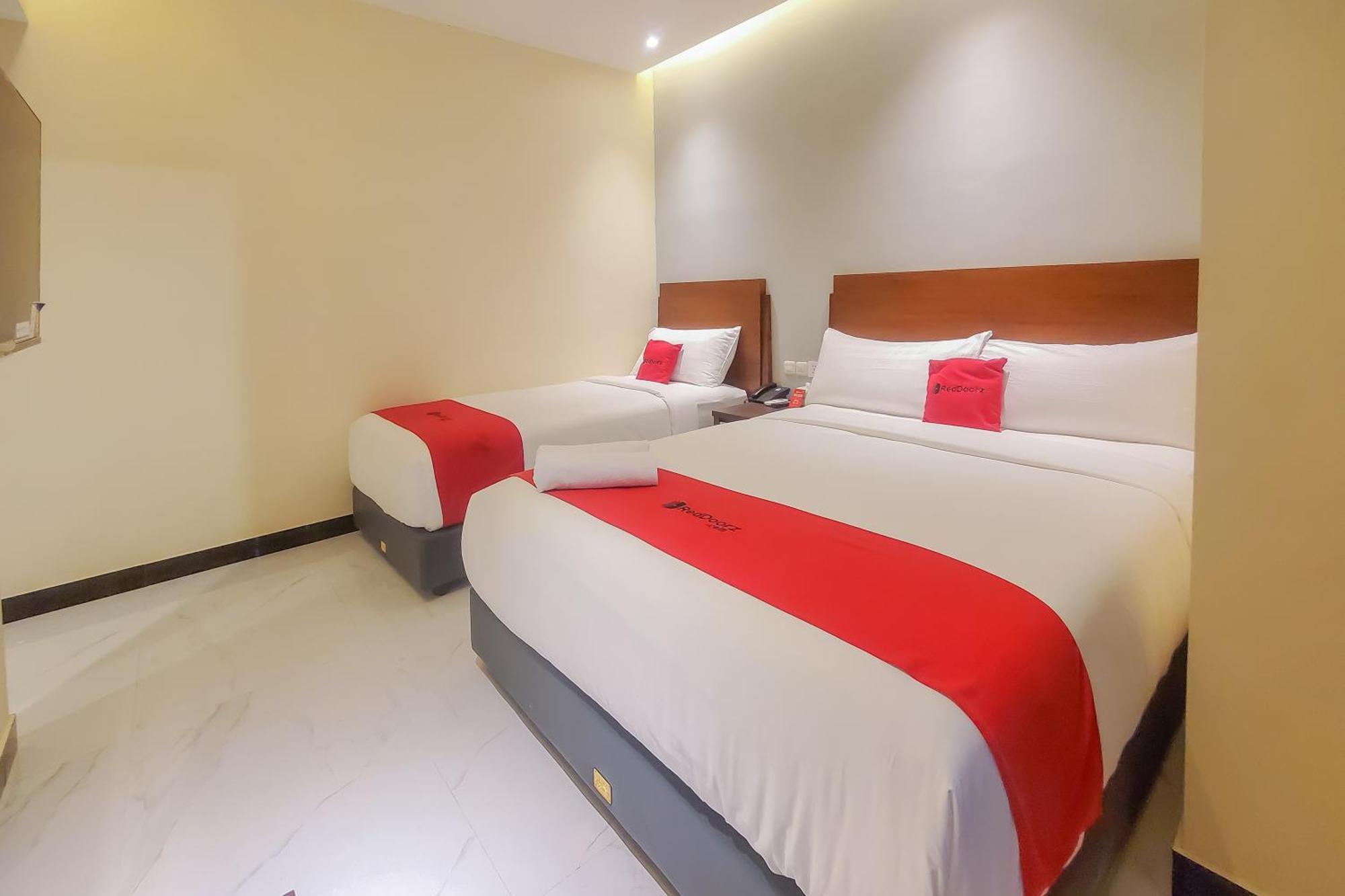 Reddoorz Plus @ Uno Jalan Merak Samarinda Exterior photo