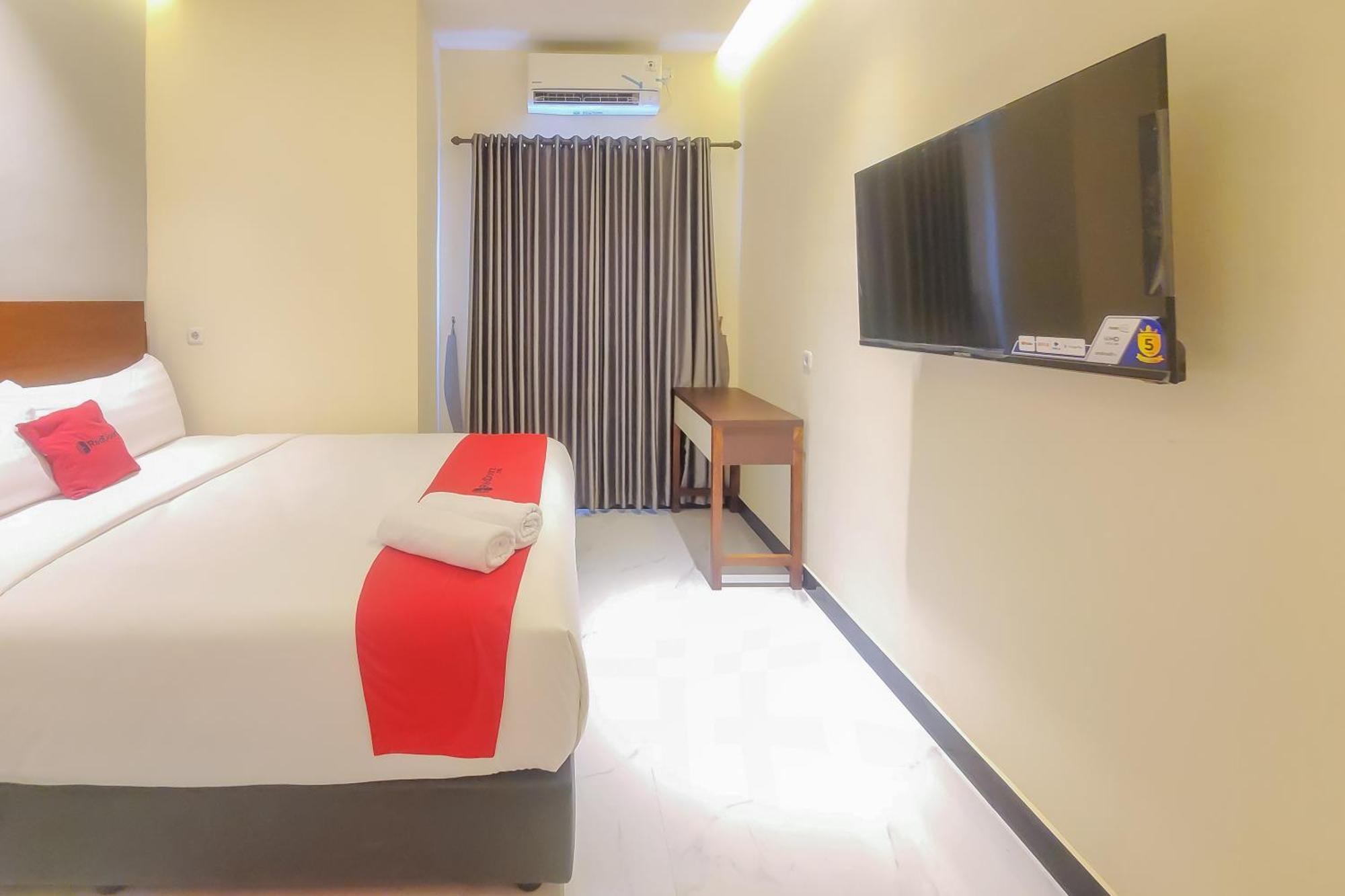 Reddoorz Plus @ Uno Jalan Merak Samarinda Exterior photo